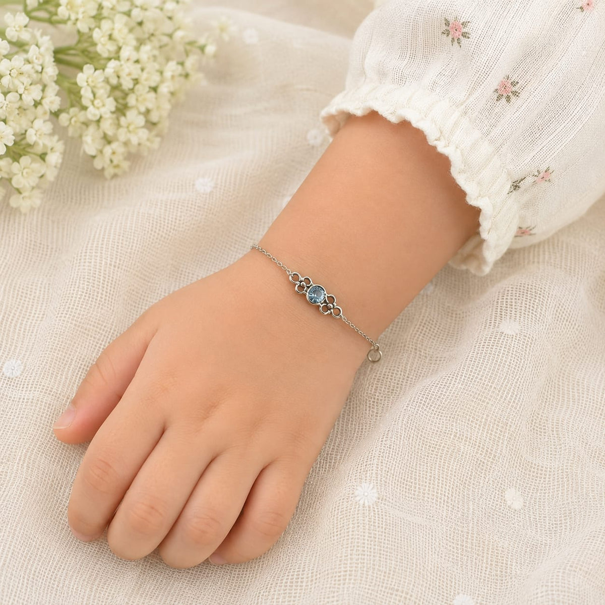 Delicate Blue Topaz link bracelet in 925 Sterling Silver