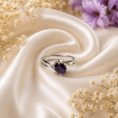 Oval Amethyst Ring in 925 Sterling Silver featuring an oval purple gemstone