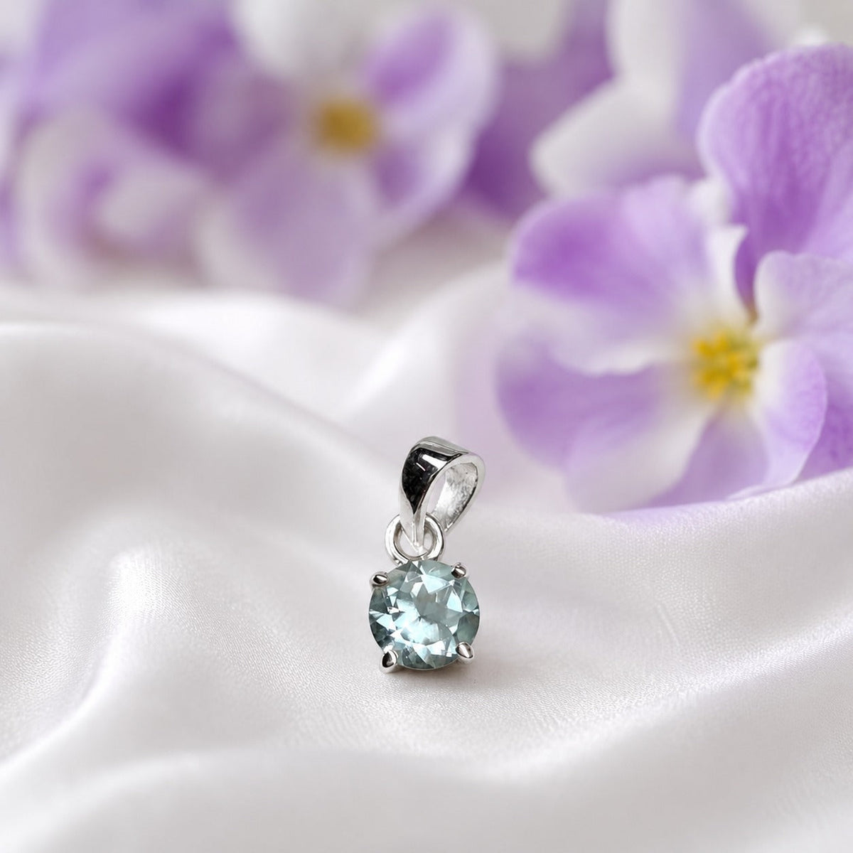 Blue Topaz Pendant in 925 Sterling Silver with Round-Cut Gemstone