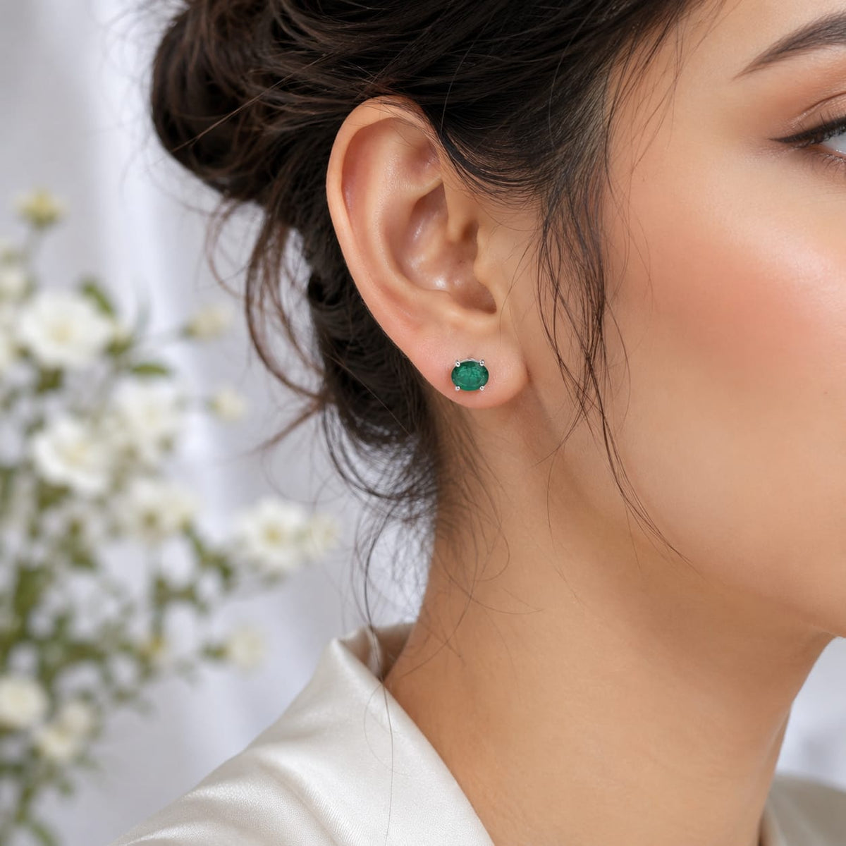 Oval green Emerald ear studs in 925 Sterling Silver with four-prong setting