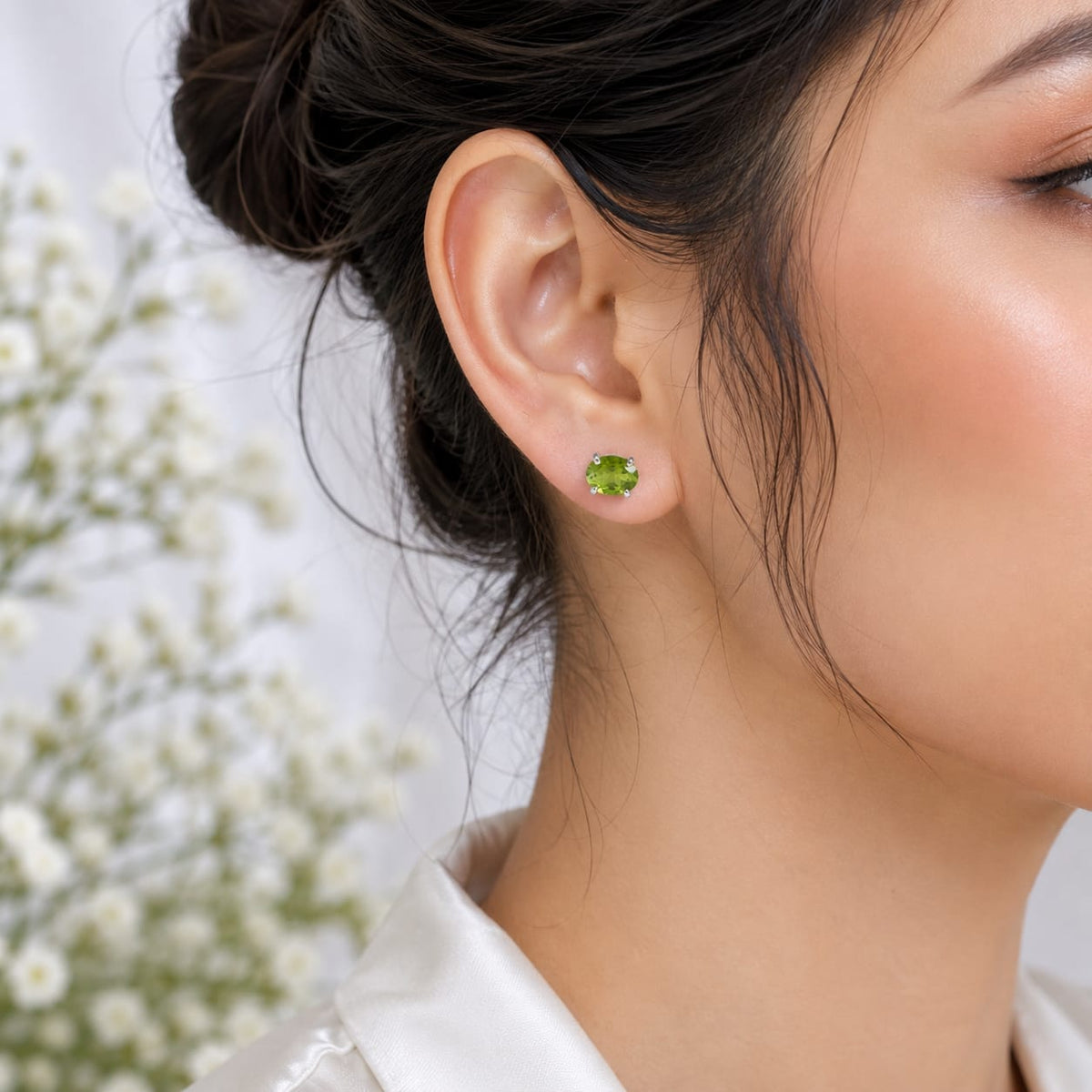 Oval green Peridot ear studs in 925 Sterling Silver with four-prong setting