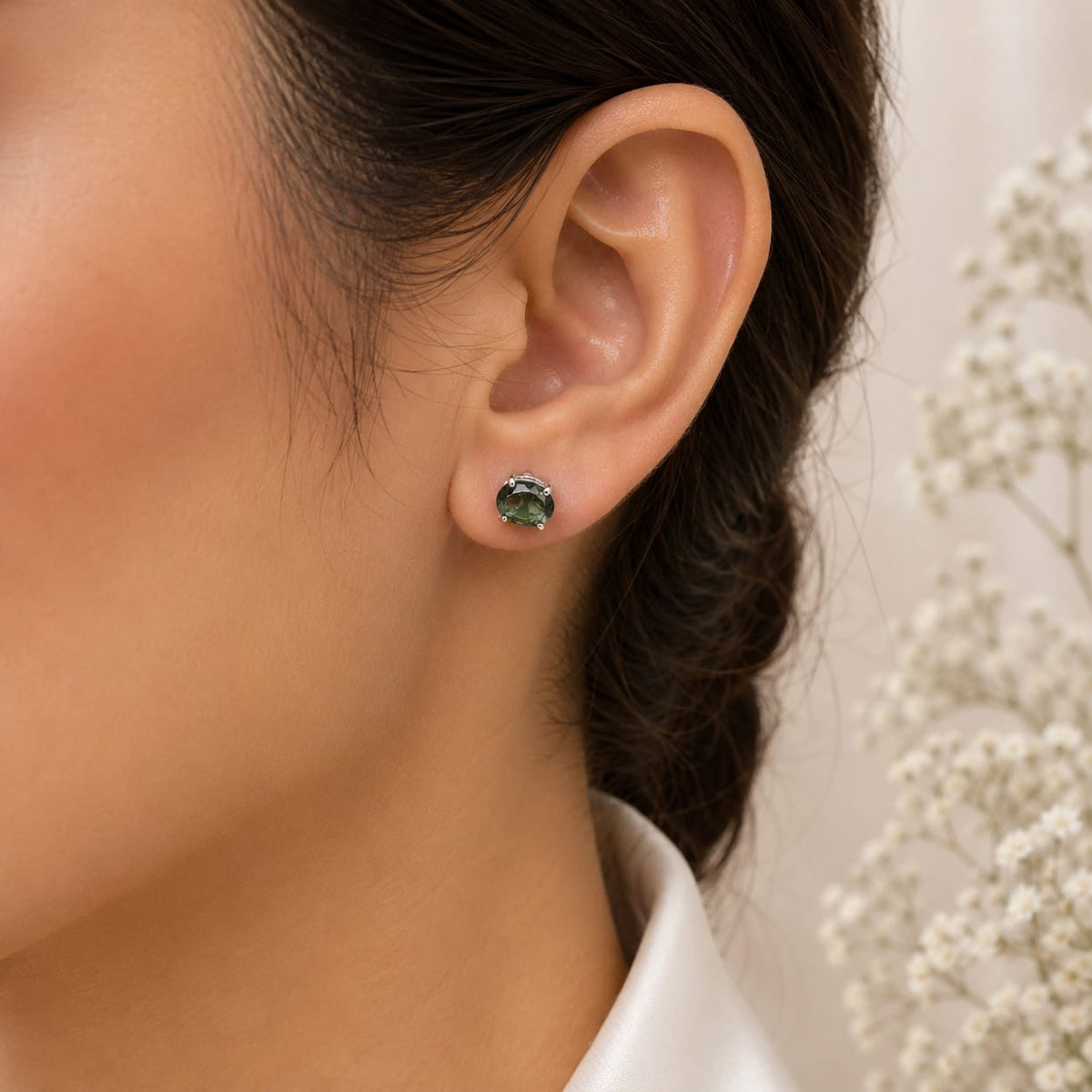 Oval green Green Tourmaline ear studs in 925 Sterling Silver with four-prong setting