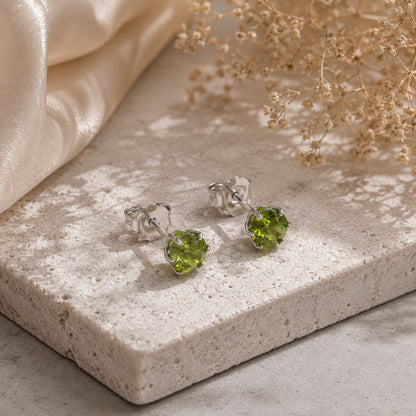 Round green Peridot stud earrings in 925 Sterling Silver with six-prong setting