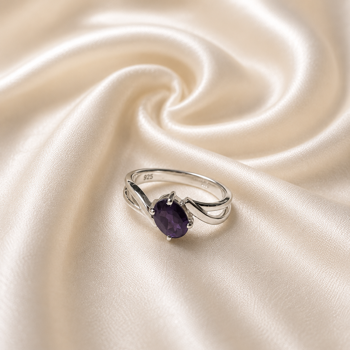 Oval Amethyst Ring in 925 Sterling Silver featuring an oval purple gemstone