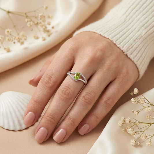Round Peridot Twirl Ring in 925 Sterling Silver