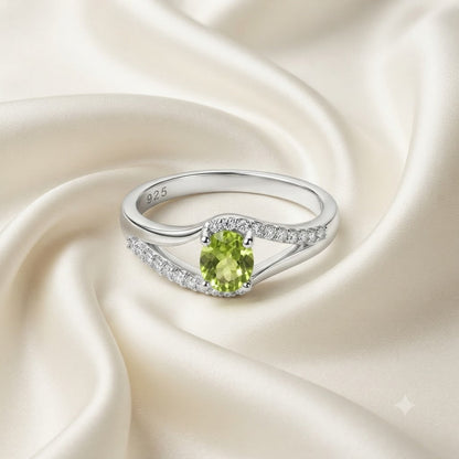 Round Peridot Twirl Ring in 925 Sterling Silver